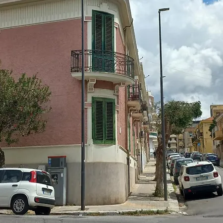 Mariantonia Appartament And בית הארחה